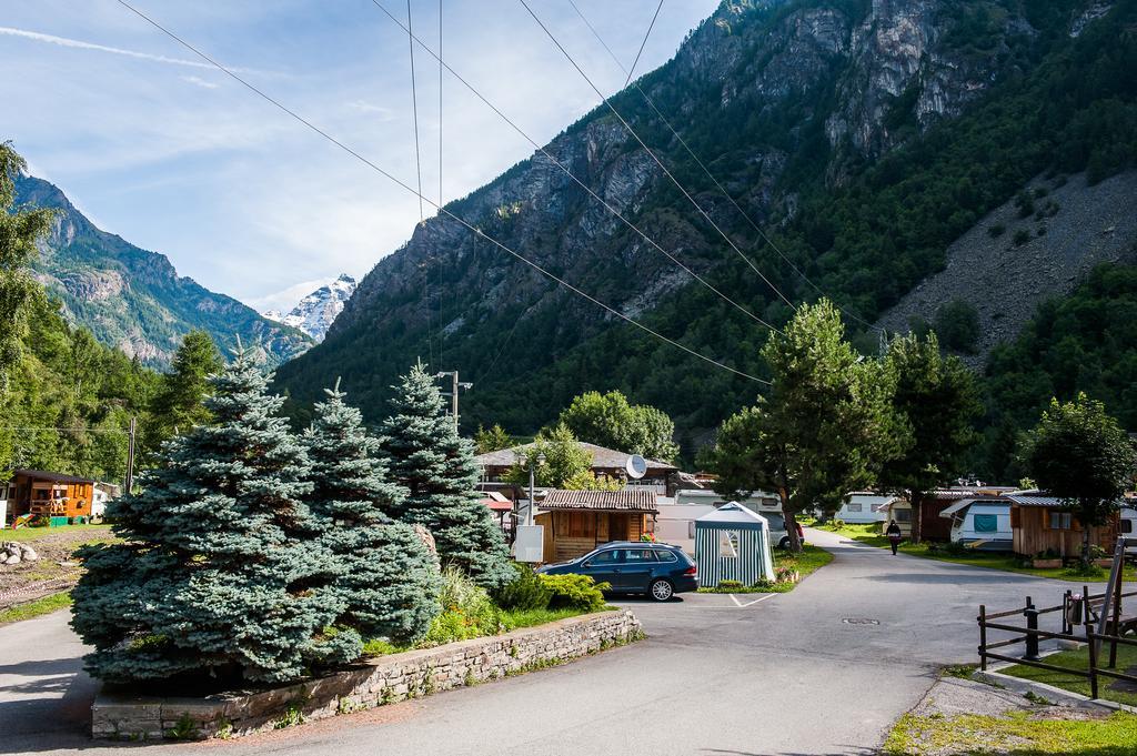 Villaggio Turistico Camping Cervino Анте-Сент-Андре Екстер'єр фото